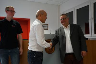 CDU Kreisvorsitzender Gottfied Milde gratuliert Joachim Schledt zur Wahl und dem sensationellen Ergebnis von 100% Zustimmung.